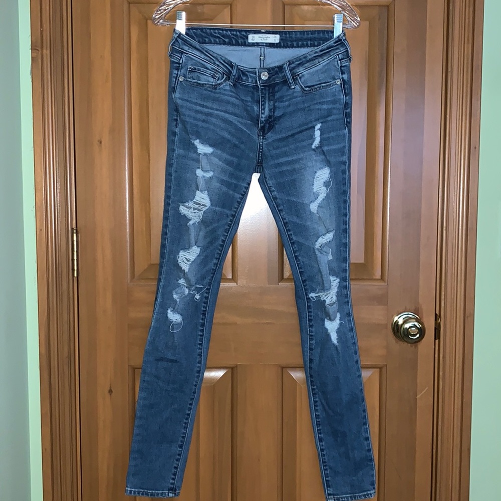 Abercrombie & Fitch ripped Skinny jeans, size 2R, waist 26, length 31